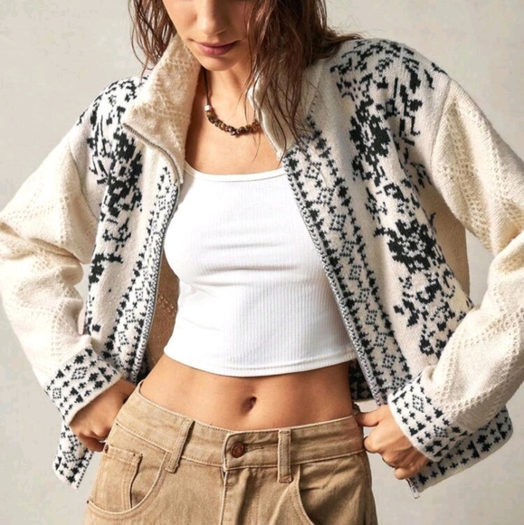 Ladies White High Collar Open Front Sweater, Suitable For Holiday Wear - Picture 5 of 7